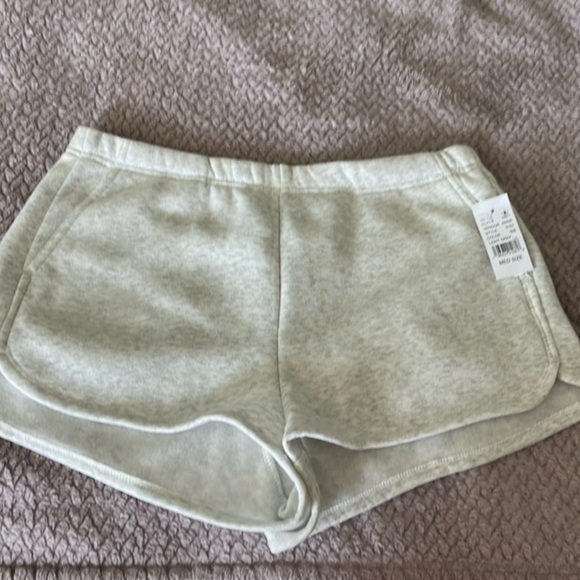 PacSun Pants - PacSun Women’s Light Gray And Cream Shorts Size Medium NWT